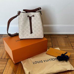 LOUIS VUITTON Mahina Muria Creme